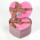 ハート形の装飾的な贅沢によってリサイクルされるギフトの紙箱、チョコレートのためのピンクの紙箱