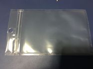 こつの穴が付いているジップ ロック式袋を包む 3 つの側面のシールのゆとりのプラスチック袋