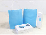 買物をすることのための美しく青い印刷のクラフトの紙袋の普通サイズ