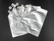 気密 Ziplock および口が付いている縦の銀製のアルミ ホイル袋を包むホイルの袋を立てて下さい