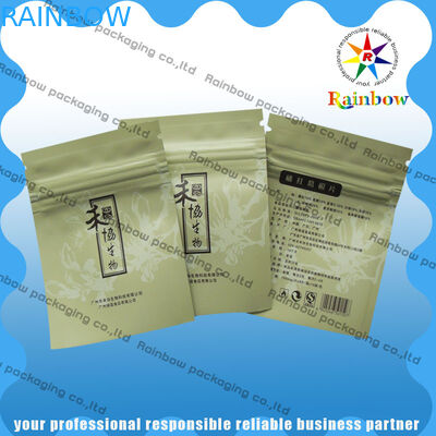 注文のコーヒーは袋に入れます Ziplock を持つ多彩な印刷のライト級選手を立ちます