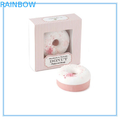 装飾的なピンクの石鹸の包装箱によってリサイクルされる手すき紙