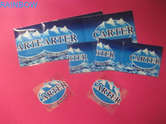 青い熱を印刷する天然水の飲み物のびんの収縮の袖