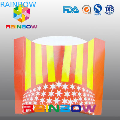 生物分解性使い捨て可能な紙箱のフライ ドポテトの包装を取り除いて下さい