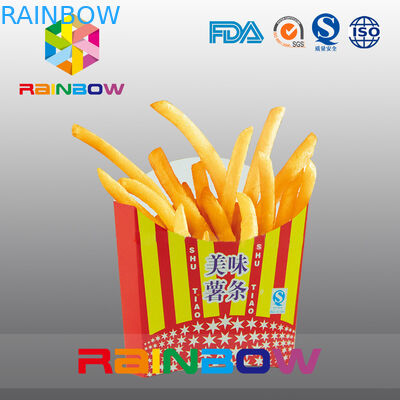 生物分解性使い捨て可能な紙箱のフライ ドポテトの包装を取り除いて下さい