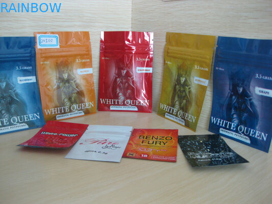 包む/かみたばこ/かみ砕くタバコ アルミ ホイルのジップ ロック式の草の香は袋に入れます