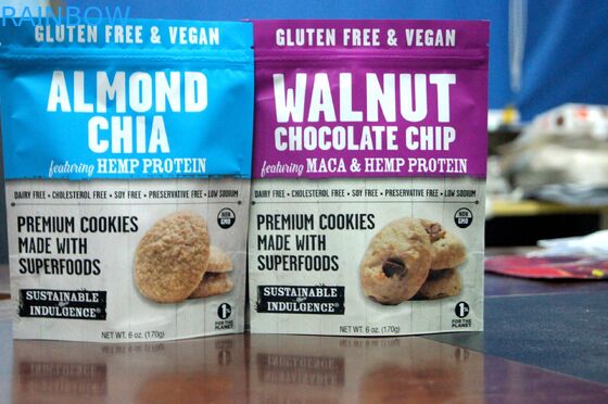 鮮やかな印刷物ホイルは軽食の包装袋/Doypack マイラーのジッパーのクッキーの袋を並べました