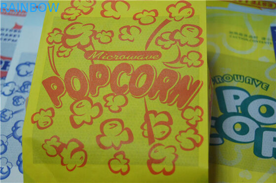 食品等級の軽食のために開いた平底のブラウンによってカスタマイズされる紙袋の上