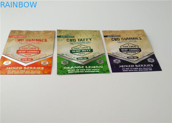 薄板になるアルミニウム層と印刷される注文のロゴを包む小型の草の香