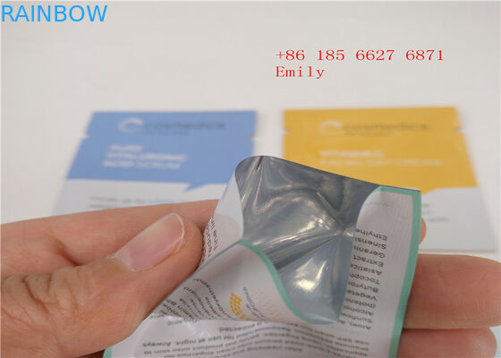 顔のマスクの化粧品の包装袋