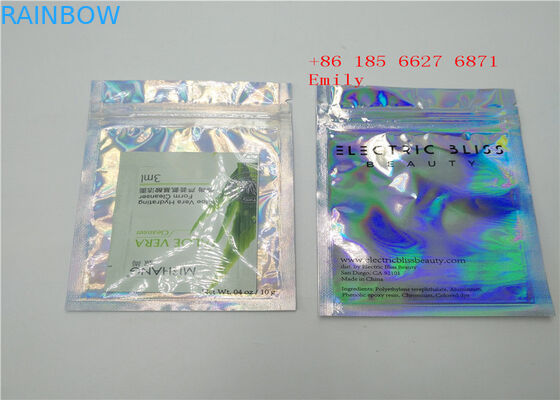 顔のマスクの化粧品の包装袋