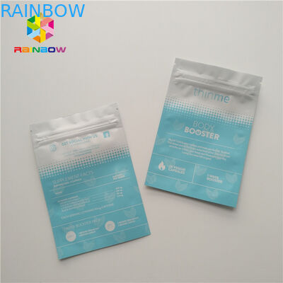 3つの側面によって密封される書類封筒の光沢のある表面を包む表面目マスクのプラスチック袋