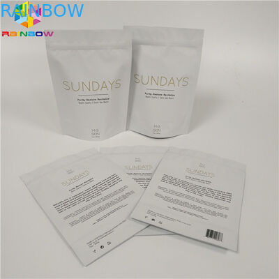 ジッパーの上はホイルの袋のアルミ ホイル ボディが袋をごしごし洗う包装のバス ソルトを立てます