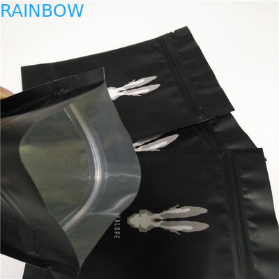 無光沢の黒い食品包装のフィルムは上のジッパーとのコーヒー バッグの注文のロゴを立てます