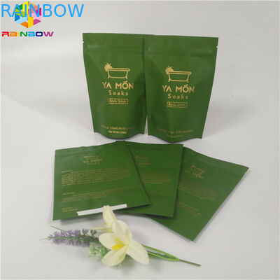 塩ホイルの袋の包装のジッパーの上はジップ ロック式のバス ソルト袋のアルミ ホイルを立てます