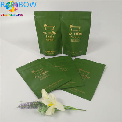 塩ホイルの袋の包装のジッパーの上はジップ ロック式のバス ソルト袋のアルミ ホイルを立てます