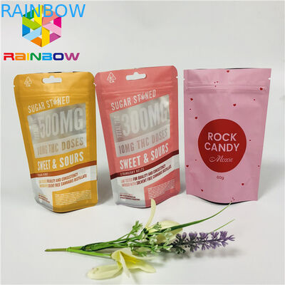 薄板になる食品等級のプラスチック袋の包装はジッパーの袋によってカスタマイズされるロゴを立てます