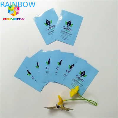 破損のノッチ6x9cmと開いた複数の着色されたパステル調のマイラー ホイルのヒート シール袋の上