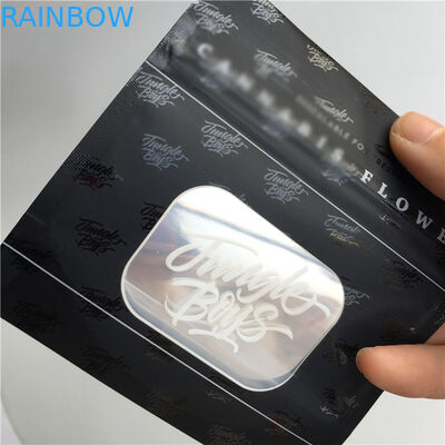 点の紫外線透明で明確な前窓を包む無光沢の黒い表面のプラスチック袋