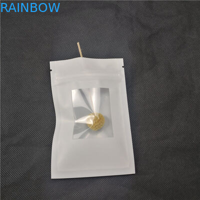 黒いテキストはブレスレットの包みEaringsのための宝石類のパッキング袋の白い背景を印刷しました