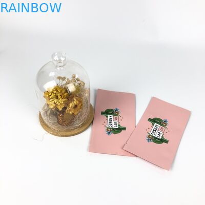 プラスチックGMOPP VMPETは明確な窓が付いているジッパー袋の上に立つ