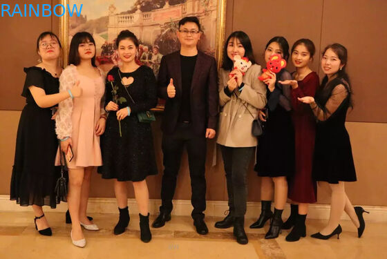 スペシャルはびんの形の磨き粉の上のロゴの食品等級ジュースのミルク ゼリーの液体立場の印刷を形づけた