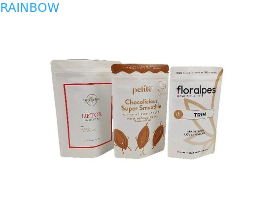 袋の臭いの証拠のアルミ ホイルのジップ ロック式の袋の上の茶アルミ ホイルの立場