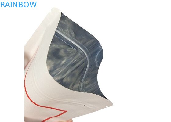 袋の臭いの証拠のアルミ ホイルのジップ ロック式の袋の上の茶アルミ ホイルの立場