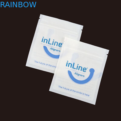 マットブラック 小型再利用可能なジップロック包装袋 透明の目に見えないアライナー袋 矯正歯除歯袋 包装袋