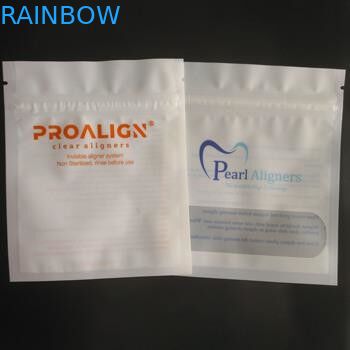卸売 リサイクル可能な 3 面密封されたマイラーパッケージ 歯のケアのための歯のアライナー