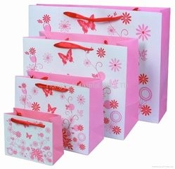ギフトの紙袋を印刷する買物をすることのための精巧に Hnadle のピンクの紙袋