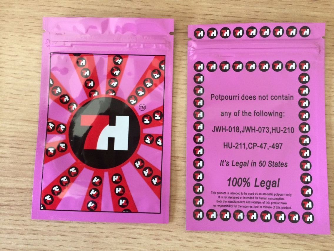 ジッパーおよび破損のノッチと包むアルミ ホイルのポプリの草の香