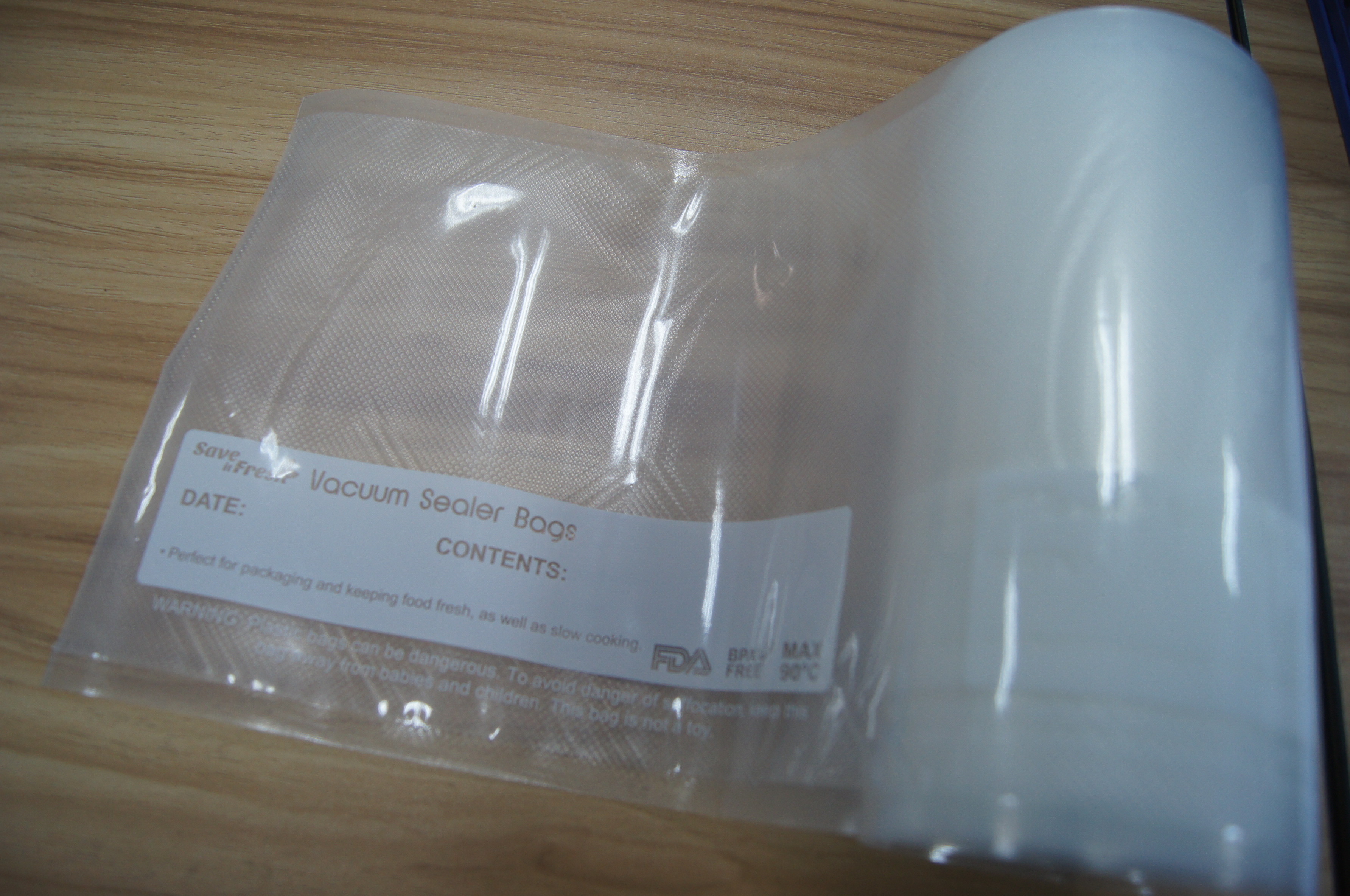 浮彫りにされた側面および印刷の側面が付いているプラスチック食品包装の圧延の真空バッグ
