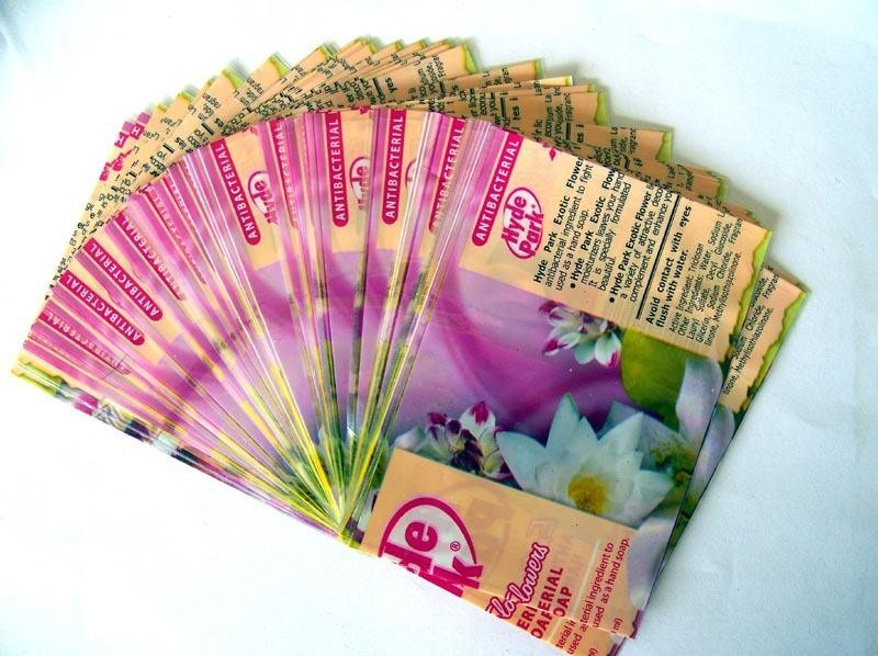 シャンプーのびんポリ塩化ビニール/ペット収縮ののための環境友好的な収縮の袖のラベル覆い