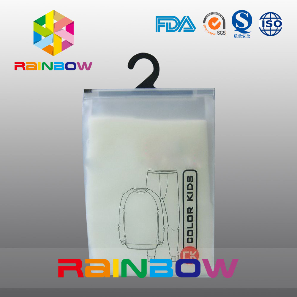 子供の布のための Ziplock が付いている掛かる袋を包む曇らされたポリ塩化ビニールのプラスチック袋