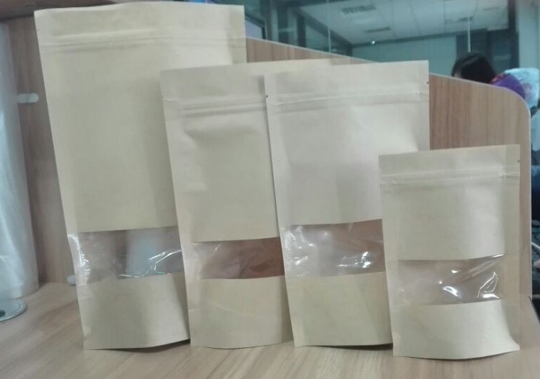 ジップ ロック式ブラウンは明確な窓が付いている袋によってカスタマイズされる紙袋の食品包装袋を立てます