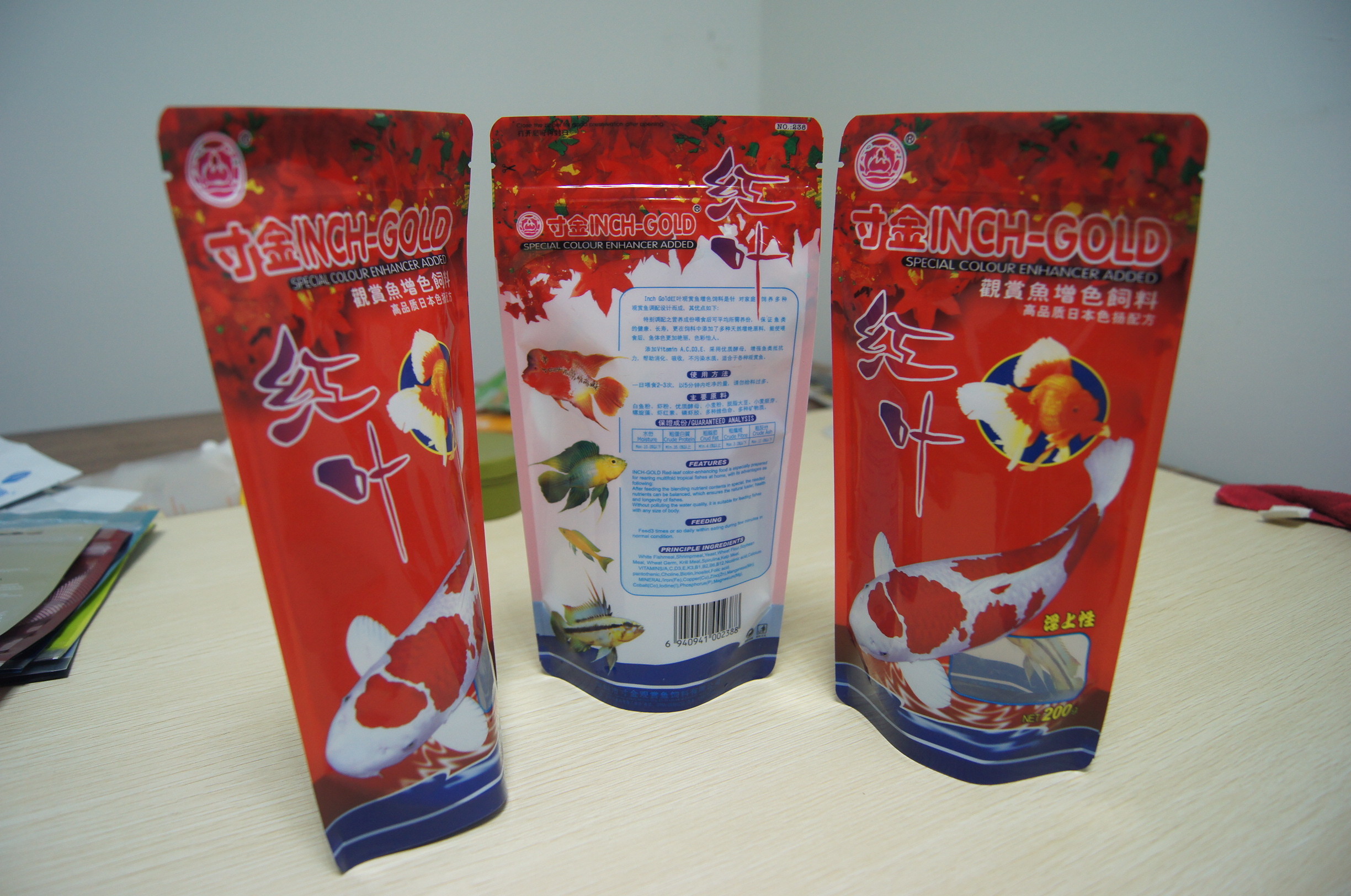 印刷される鮮やかジッパー ロックのアルミ ホイルの魚の餌のペット フードの包装の袋を立てます