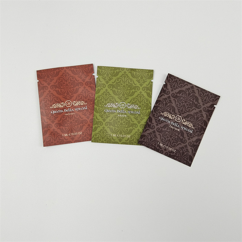 スナックとコーヒー豆 試料用の小葉紙袋のパッケージ