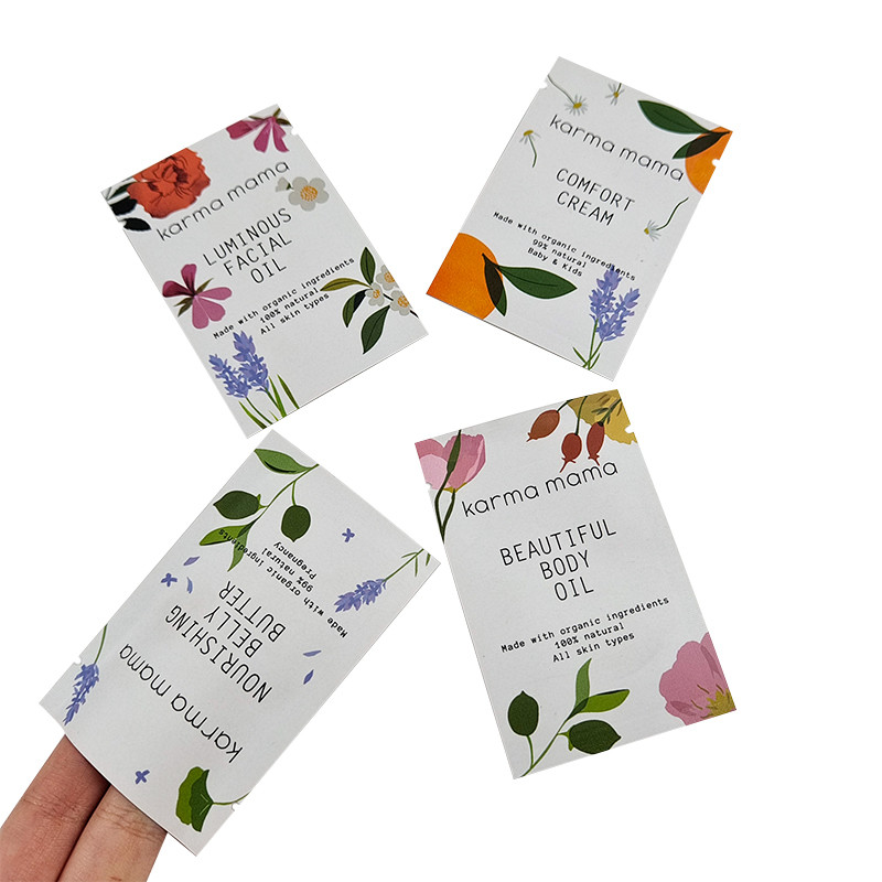 スタンドアップデザインとマット仕上げのブラウン色ペットフード袋