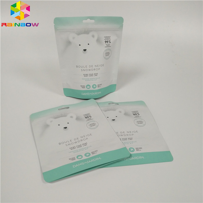 ジッパーの上はホイルの袋のアルミ ホイル ボディが袋をごしごし洗う包装のバス ソルトを立てます