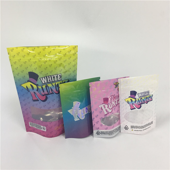 マイラーのZiplockを包むホイルによって薄板にされる草の香は雑草のRuntzの臭いの証拠を袋に入れます