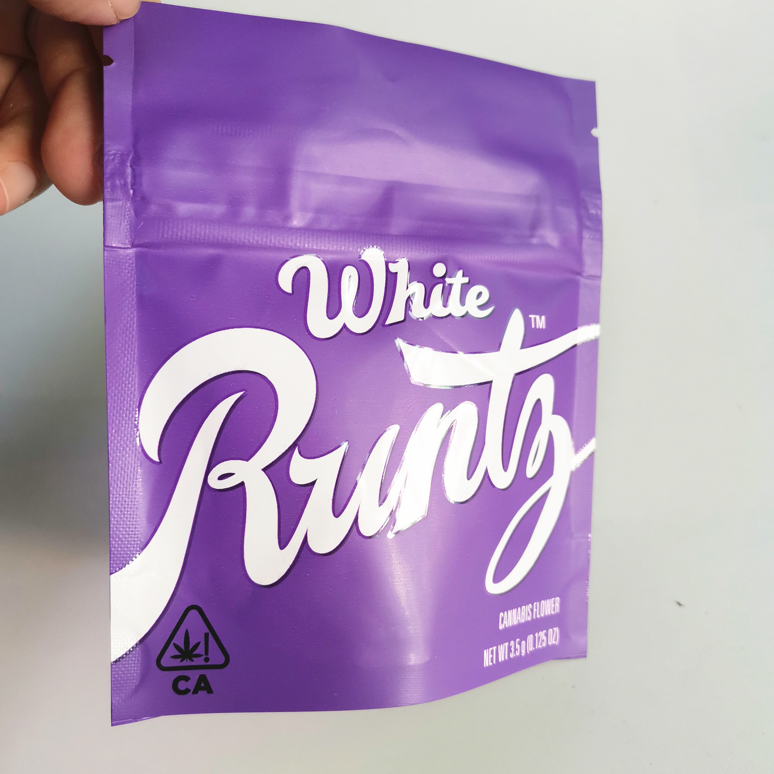 3.5g 7g 14g 28g Runtz袋はジップ ロック式の袋の雑草のクッキー キャンデーCBD袋の上に立つ