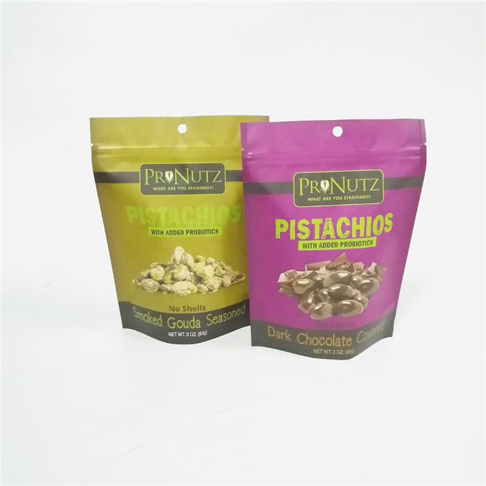 再生利用できるMOPP VMPETを終えているマットはジップ ロック式袋の上に立つ