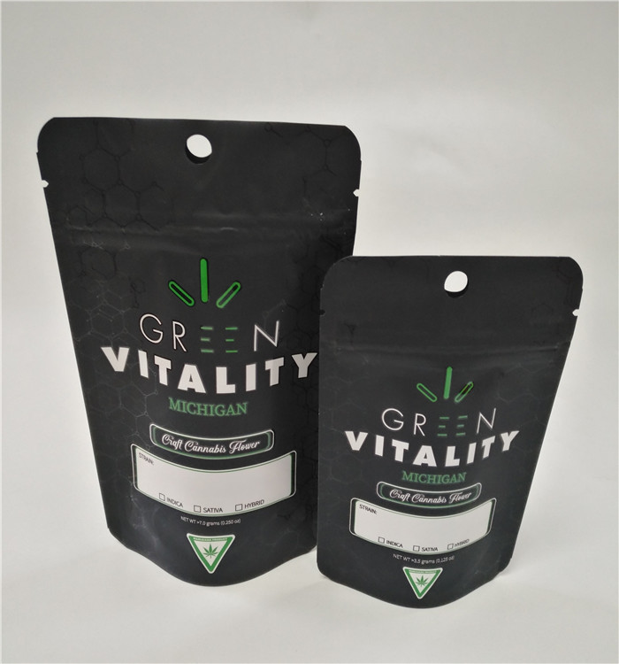 食品等級のカスタマイズされた印刷されたホイルは袋の上のresealableマイラーのジップ ロック式のdoypack CBDキャンデーの立場を薄板にした