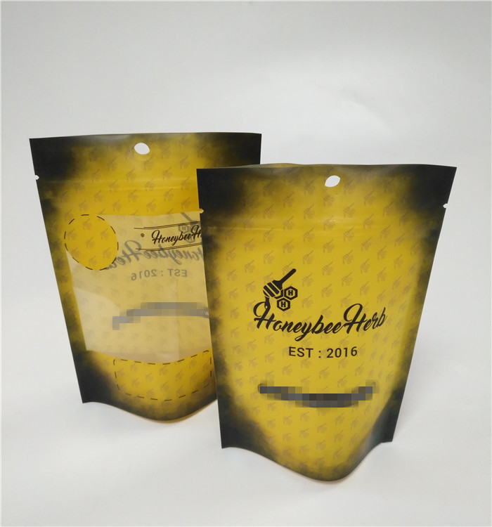 習慣によって印刷された無光沢の黒い臭いの証拠はマイラーのジッパー ロックの雑草のtoobaのdoypack袋を薄板にした