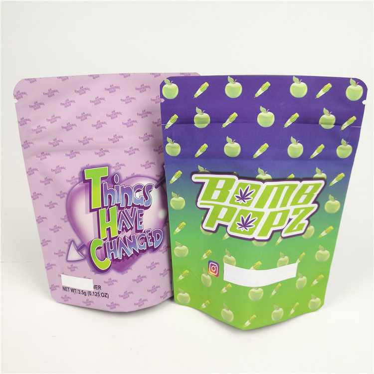 薄板にされた物質的なマイラーはプラスチック カバーVMPETを包む草の香を袋に入れる