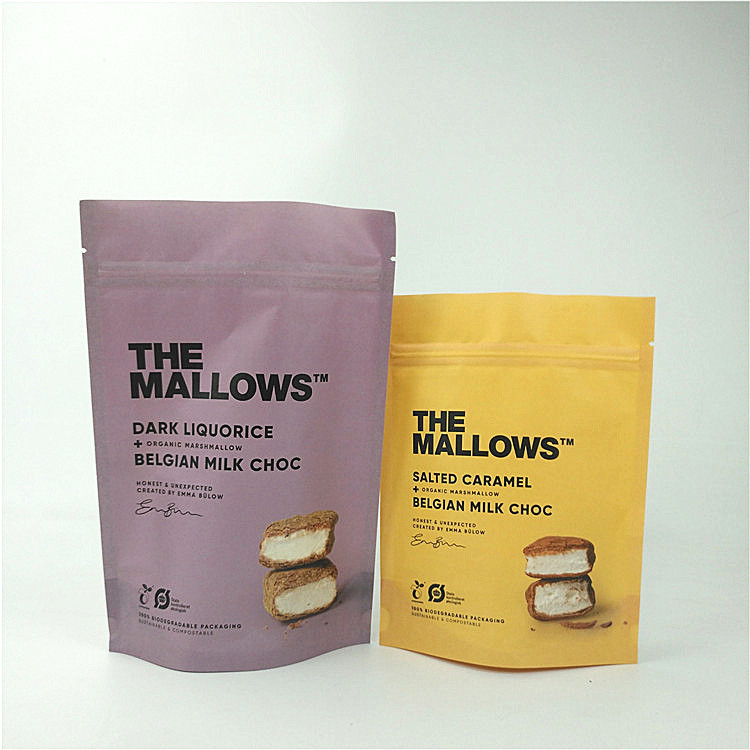 軽食は袋によって薄板にされるMOPPペットPEの上のチョコレート クラフト紙の立場を搾り出す