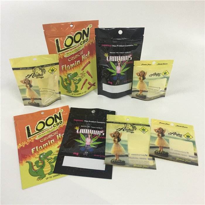 臭いは半端ものがプラスチック レーザー光線写真袋を形づけるResealableジップ ロック式袋を検査する