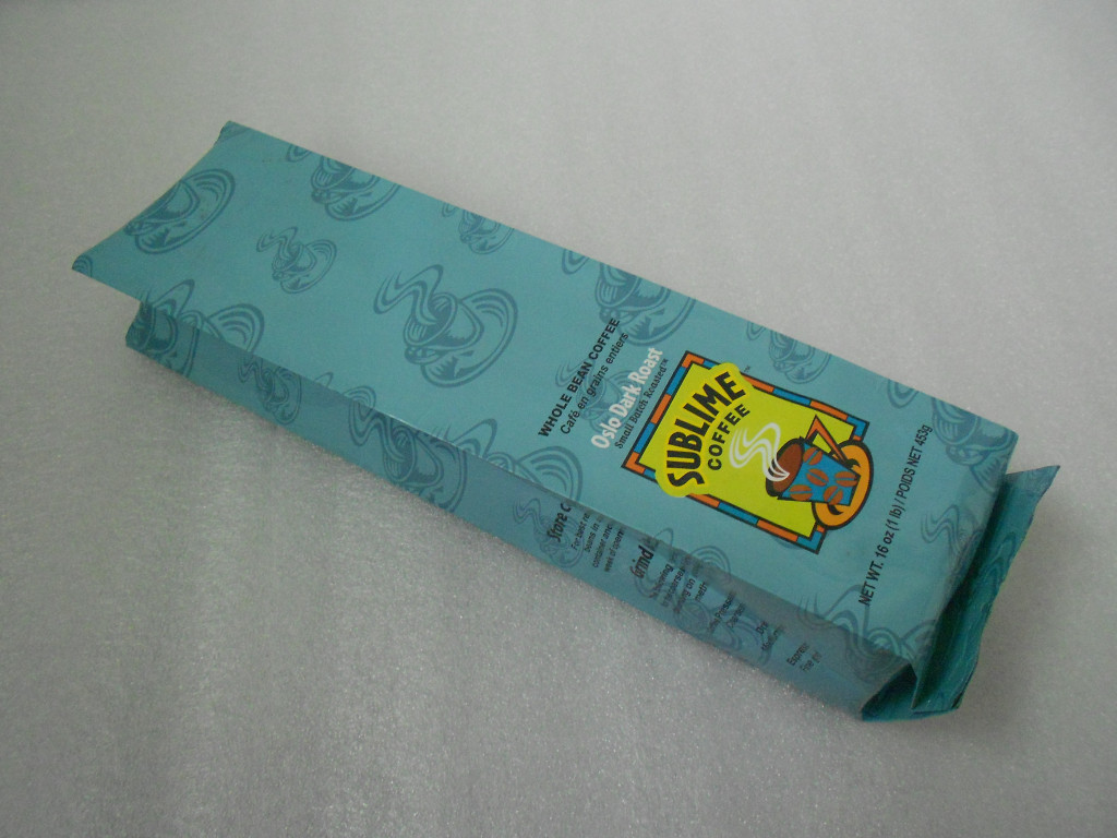 包む青い側面のガセットのアルミ ホイル コーヒー豆の包装